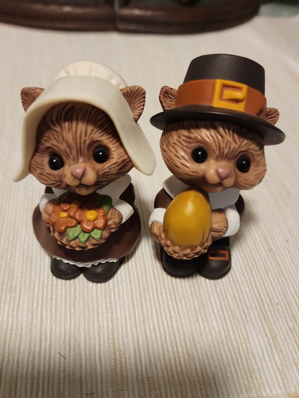 Vintage Brown Cat Figurine Pair - Thanksgiving Pilgrim Decorations